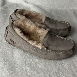 UGG Woman's Gray Sheepskin Slip-Ons